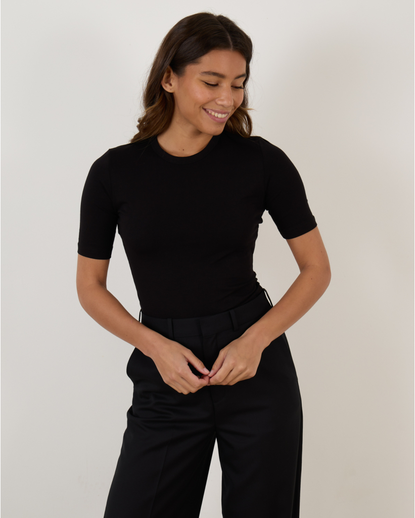 Fitted Tee Zwart