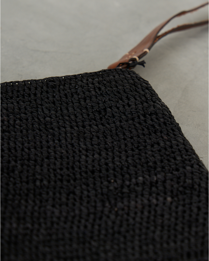 Ampy Rafia Clutch Zwart