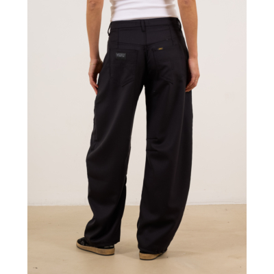 Lois Aliana Mid Rise Barrel Fit Black Caster