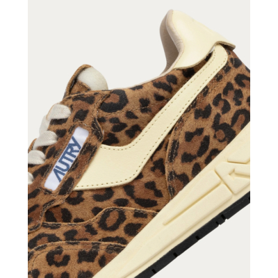 Autry Reelwind Low Sneakers in Leopard en Rutabaga Leer